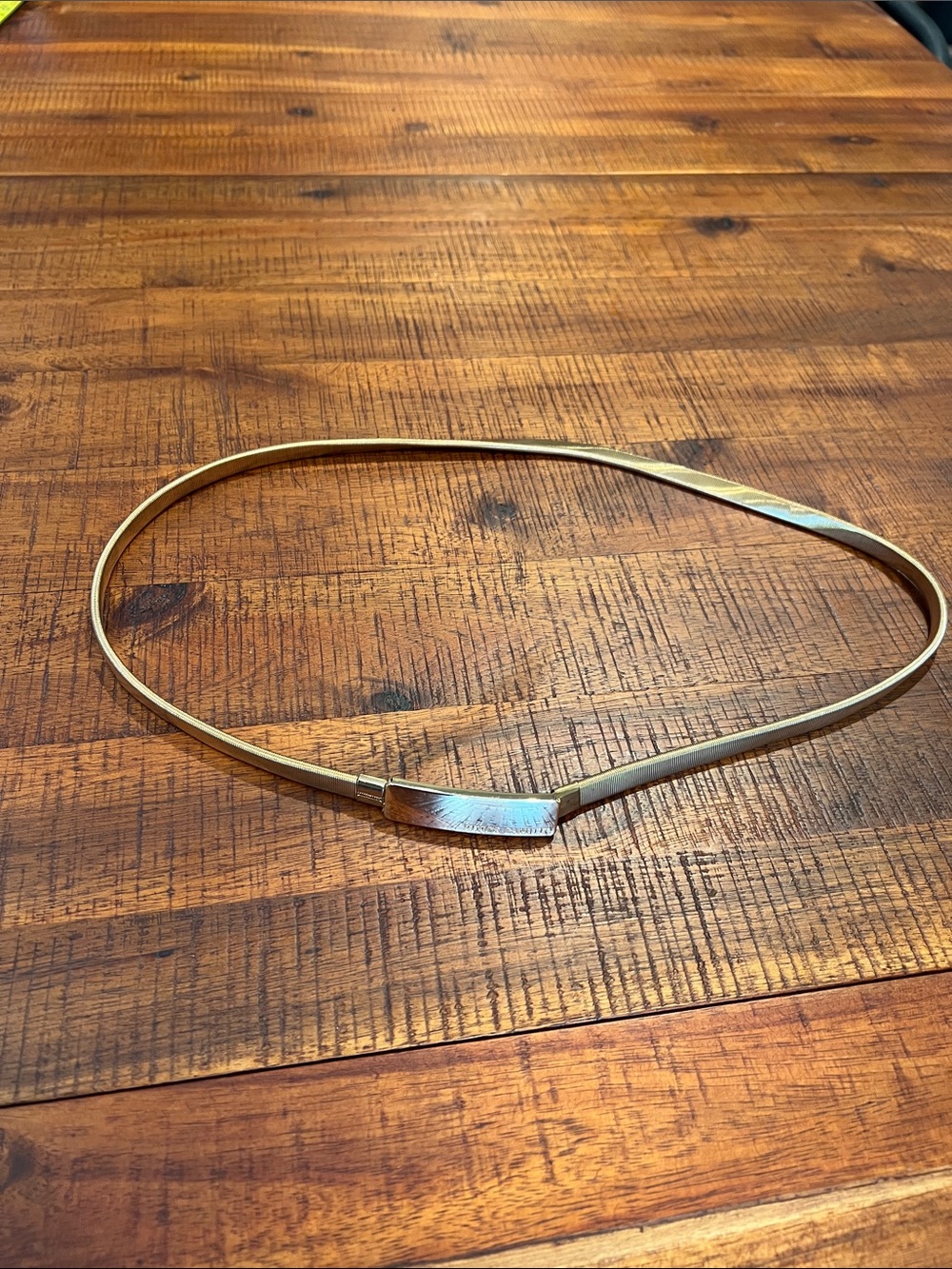 Slim Metallic Gold Women's Stretchy Waist Belt - Sleek Minimalist Design